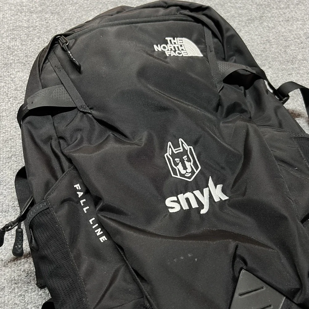 The North Face Black Fall Line Snyk Backpack FlexVent Mens Laptop Daypack